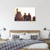 VS, Wyoming, Pine Bluffs. Twee mannen schudden Canvas Afdruk (Insitu (Slaapkamer))