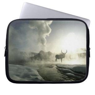 VS, Wyoming, Yellowstone National Park. Zonsopgang Laptop Sleeve