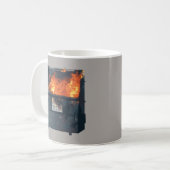 Vuilcontainerbrand - grappige warboel koffiemok (Voorkant links)