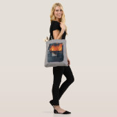 Vuilcontainerbrand - grappige warboel tote bag (Op model)
