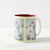 Vuildieren die met muizen bessen op sneeuwscène tweekleurige koffiemok (Voorkant rechts)