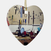 Vuile werkbank keramisch ornament (Rechts)