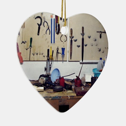 Vuile werkbank keramisch ornament (Rechts)