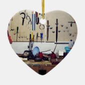 Vuile werkbank keramisch ornament (Voorkant)