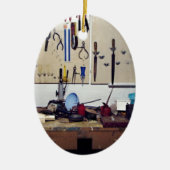 Vuile werkbank keramisch ornament (Voorkant)