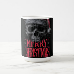 Vuilgotische schedel met een versleten kerstmanhoe koffiemok