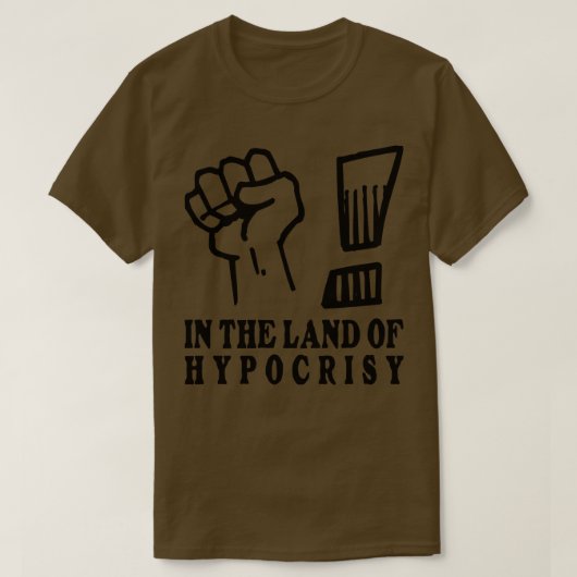 Vuistslag in de lucht in het land van de hypocrisi t-shirt (Design voorkant)