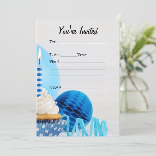 Vul de blanco verjaardagsuitnodiging in kaart (Staand voorkant)