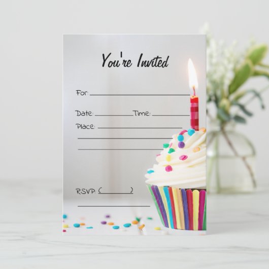Vul de blanco verjaardagsuitnodiging in kaart (Staand voorkant)