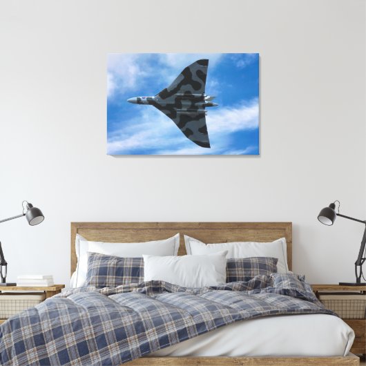Vulkaanbommenwerper in vlucht canvas afdruk (Insitu (Slaapkamer))
