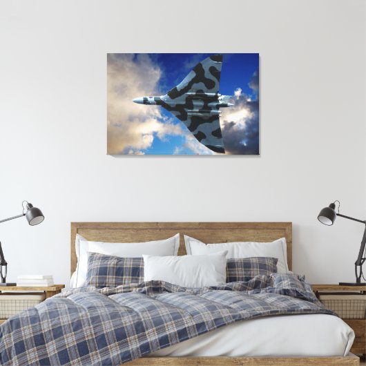 Vulkaanbommenwerper in vlucht canvas afdruk (Insitu (Slaapkamer))