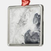 Vulkaanuitbarstingen in het centrum van het schier metalen ornament (Links)