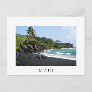 Vulkaanzandstrand op het witte briefkaart Maui