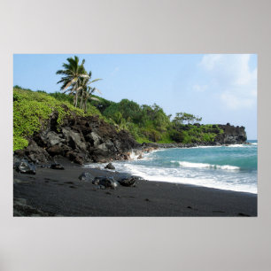 Vulkanisch strand met zwart zand op Hawaï poster