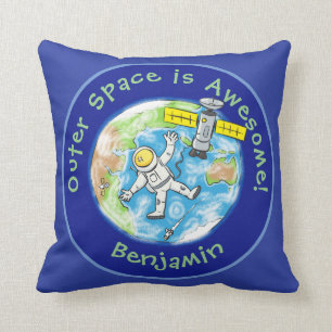 Vun astronaut met satelliet over de cartoon kussen