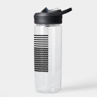 Vun en zwart-wit waterfles
