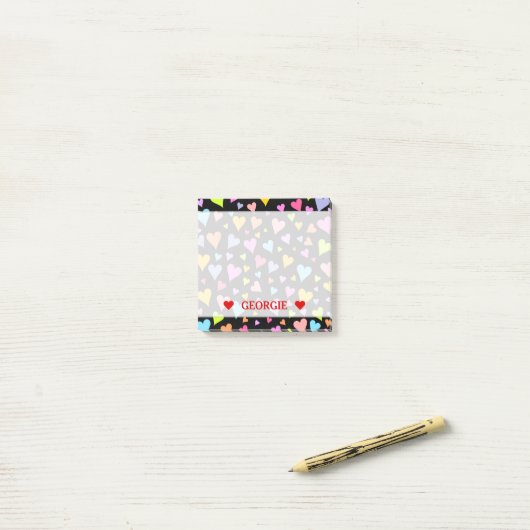 Vun, liefdevol, kleurrijk hartenpatroon en aangepa post-it® notes (Op bureau)