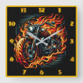 Vurige motorfiets brullend door levendige vlammen vierkante klok (Voorkant)
