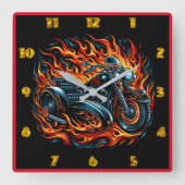 Vurige motorfiets brullend door levendige vlammen vierkante klok (Voorkant)