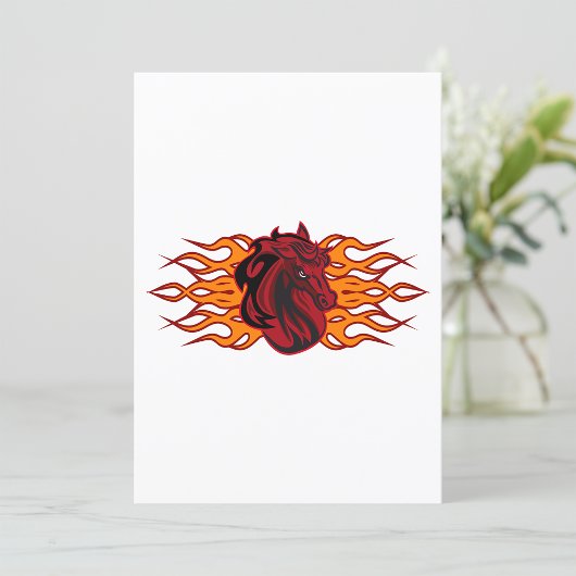 Vurige rode paardenkop met vlammen kaart