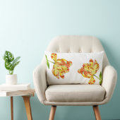 Vurige tulpen op een lumbaal kussen (Stoel)