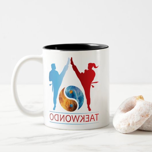 Vuur en Zee Ying en Yang Symbool Taekwondo Mok (Met donut)