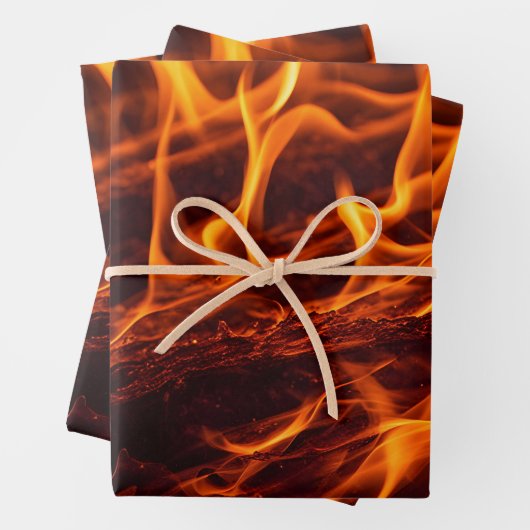 Vuur vlammacro in open haard inpakpapier vel (In situ)