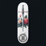 *~* Vuurbloemen AP88 Middeleeuws Zwaard Bloemen Persoonlijk Skateboard<br><div class="desc">(Zoek code AP88 om vergelijkbare items te vinden ) Gemakkelijk overzetten naar andere Zazzle producten. WITTE achtergrond Skateboard met zacht blush ROZE en ROOS kleur FLOWERS MEDIEVAL SWORD voor drakenslayers met FLOWERS / BLOEMELEMENTEN en met een VUURRING / FLAMES / FLAME en Letter, INITIAAL MONOGRAM voor jouw naam - Houd...</div>