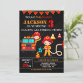 Vuurbrandweerman op verjaardagsfeestdag kaart (Staand voorkant)