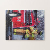 Vuurman op de achterkant van de brandwagen legpuzzel (Horizontaal)