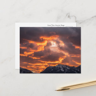 Vuurrijke Zonsondergang Over de Bergen Briefkaart