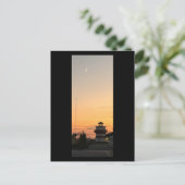 Vuurtoren bij zonsondergang met Moon Briefkaart (Staand voorkant)
