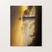 Vuurtoren gloeien onder Dramatische hemel Legpuzzel (Verticaal)