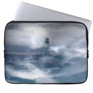 Vuurtoren in de storm - Baltische Zee Laptop Sleeve