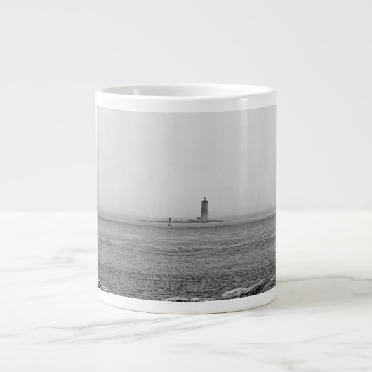 Vuurtoren in de verte grote koffiekop (Voorkant)
