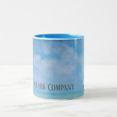 Vuurtoren met zeilboot en meeuwen met naam tweekleurige koffiemok (Center)