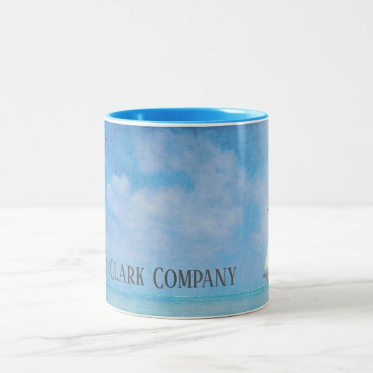 Vuurtoren met zeilboot en meeuwen met naam tweekleurige koffiemok (Center)