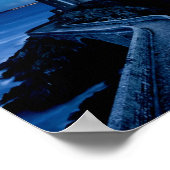 Vuurtoren op de muur in de oceaan 's nachts poster (Hoek)