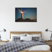 Vuurtoren op een heuveltje bij nacht canvas afdruk (Insitu (Slaapkamer))