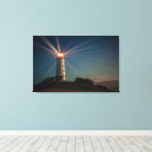 Vuurtoren op een heuveltje bij nacht canvas afdruk (Insitu (Houten vloer))
