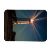 Vuurtoren op een heuveltje bij nacht magneet (Horizontaal)