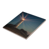 Vuurtoren op een heuveltje bij nacht tegeltje (Zijkant)