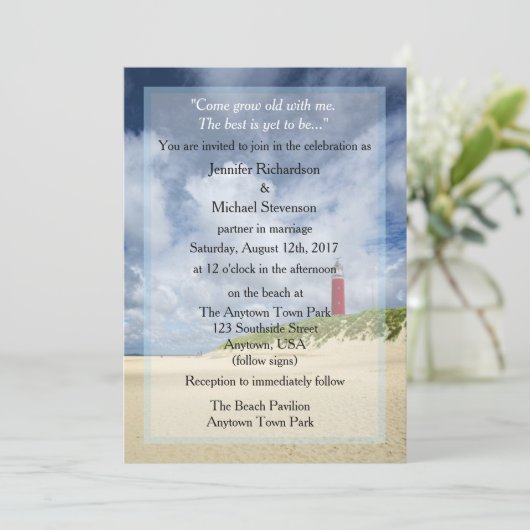 Vuurtoren op het strand Casual bruiloft Kaart (Staand voorkant)