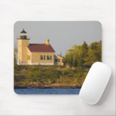 vuurtoren op het superieure meer nabij de kopperha muismat (Met muis)