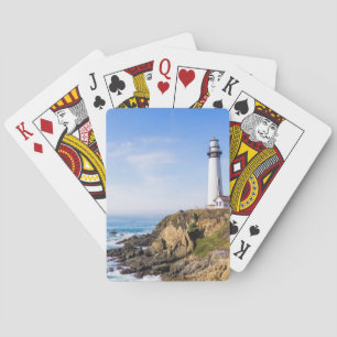 Vuurtoren op heuvel blauwe lucht witte huis oceaan pokerkaarten