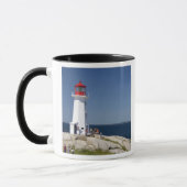 vuurtoren op Peggy's Cove, Nova Scotia, Canada. Mok (Links)