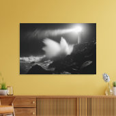 Vuurtoren Vigil over stormachtige Zeeen monochrome Canvas Afdruk (Insitu (Woonkamer))