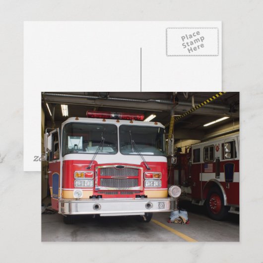 Vuurtrucks geparkeerd op het station briefkaart (Voorkant / Achterkant)