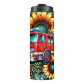 Vuurwagen te midden van zonnebloemen en vlammen thermosbeker (Voorkant)