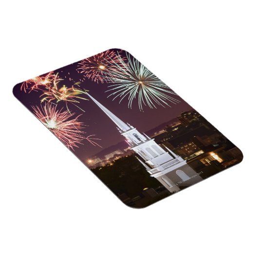 Vuurwerk boven het centrum van Boston bezienswaard Magneet (Rechterzijde)